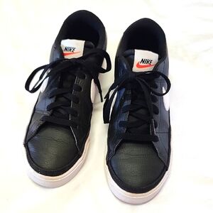 NIKE Court Legacy Black White Classic Tennis Sneakers Light-weight Athleisure
